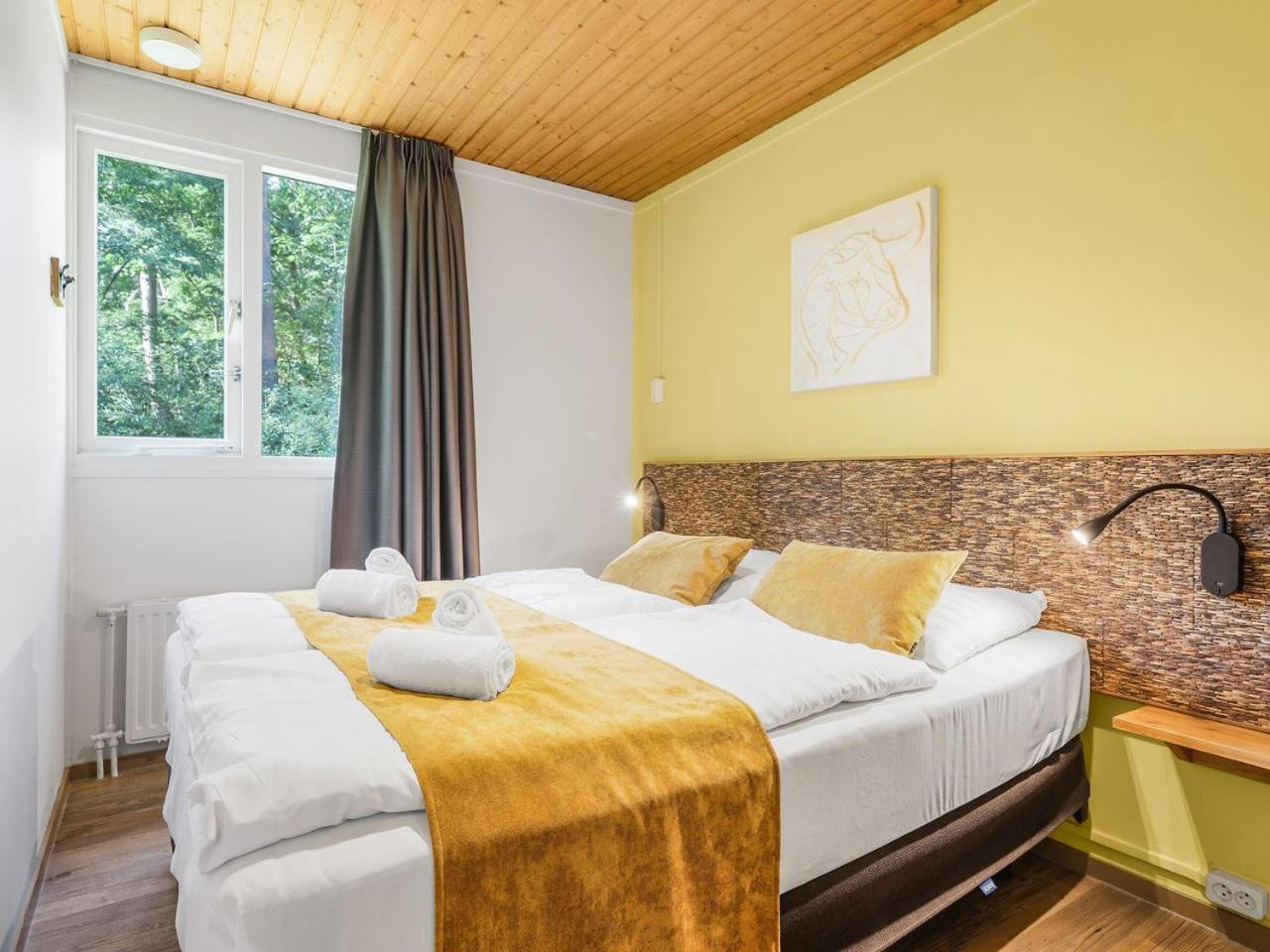 Luxury 4-Person Bungalow In The Holiday Park Landal Twenhaarsveld Хльтен Номер фото