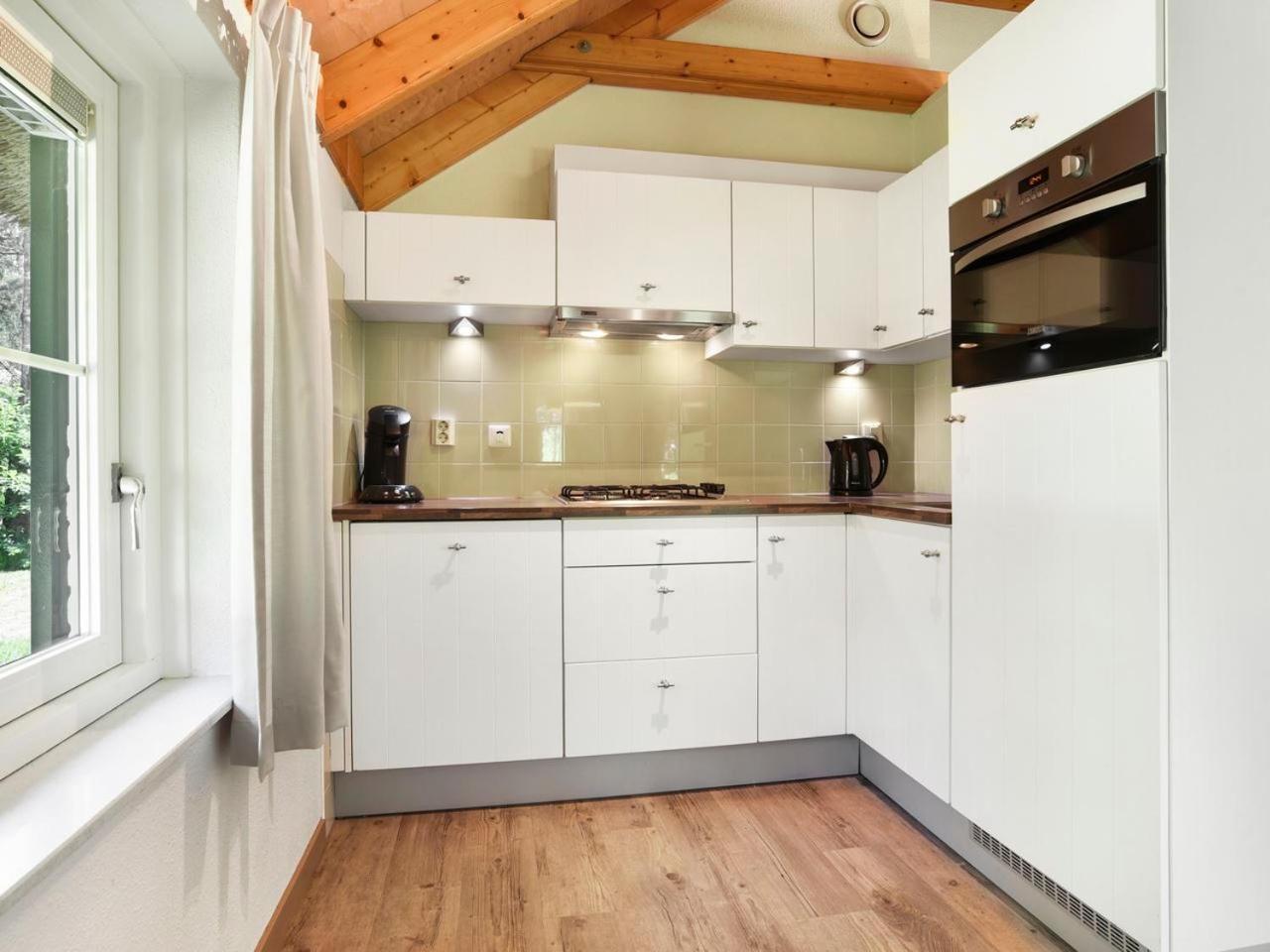 Luxury 4-Person Bungalow In The Holiday Park Landal Twenhaarsveld Хльтен Номер фото